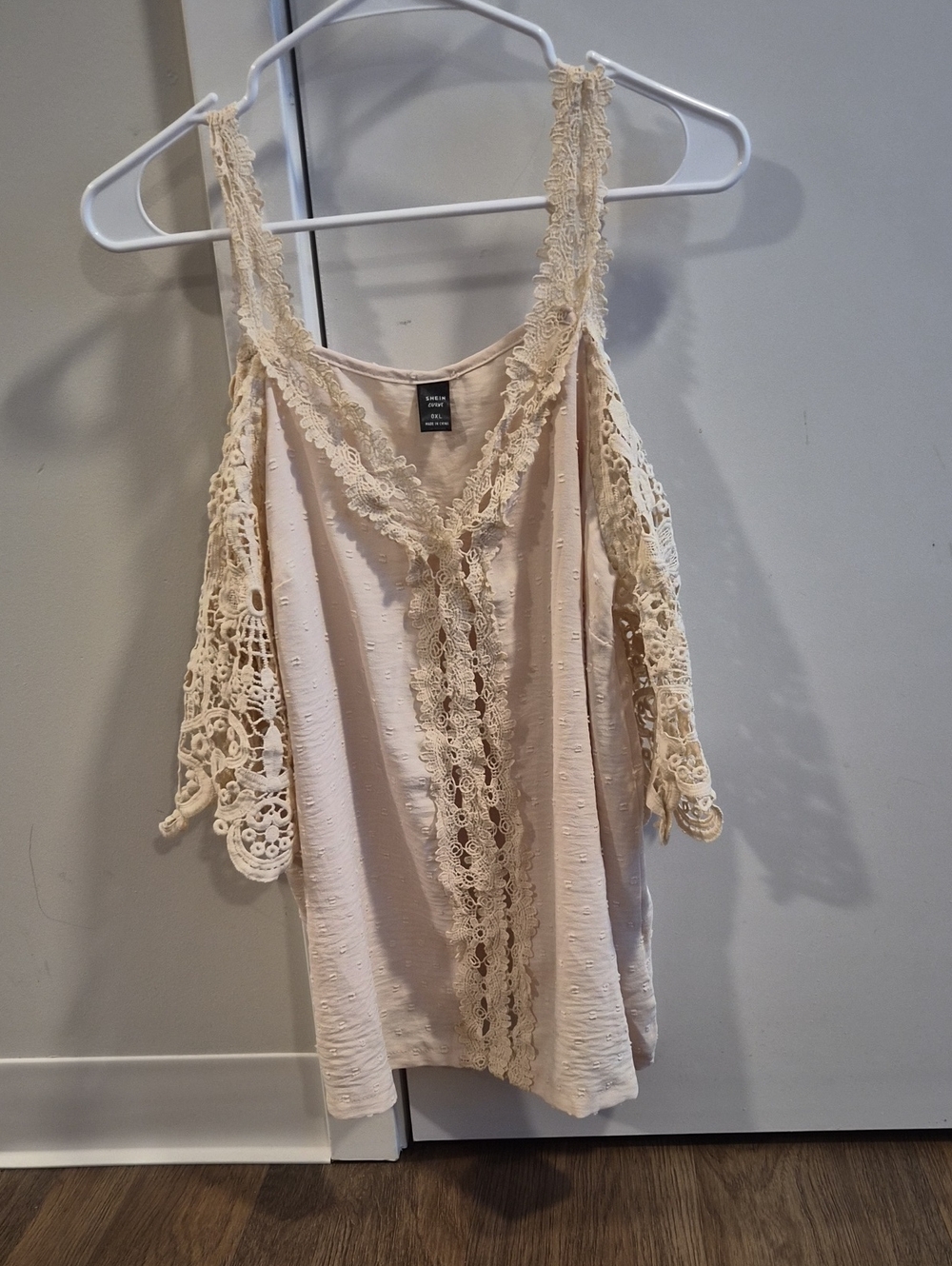 SHEIN Cream Lace-Trim Cold-Shoulder Camisole